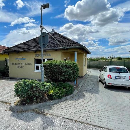 Holiday Village Сенець Екстер'єр фото