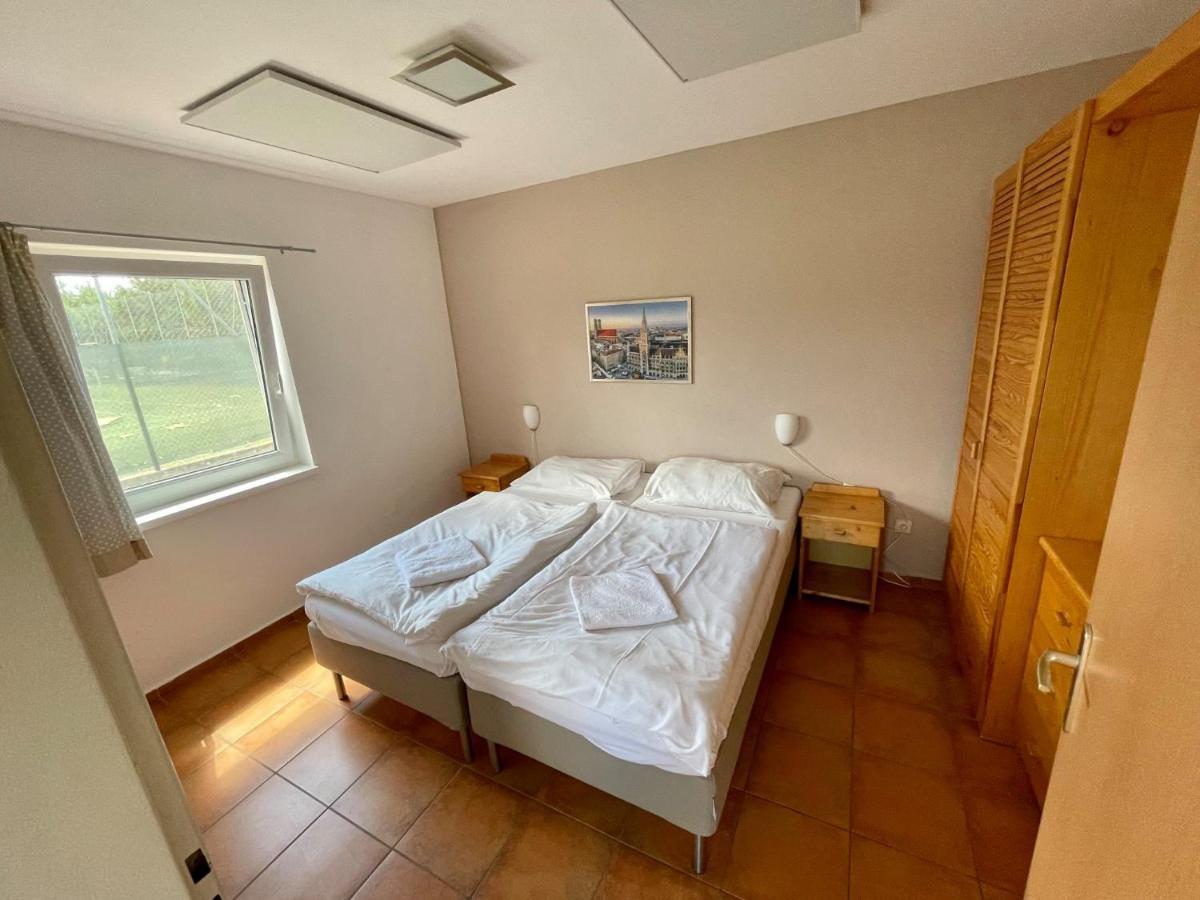 Holiday Village Сенець Екстер'єр фото